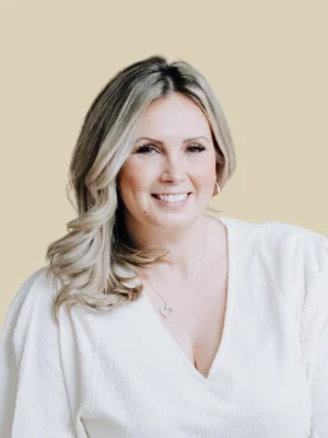 Portrait of Lyndsay Hart, REALTOR®